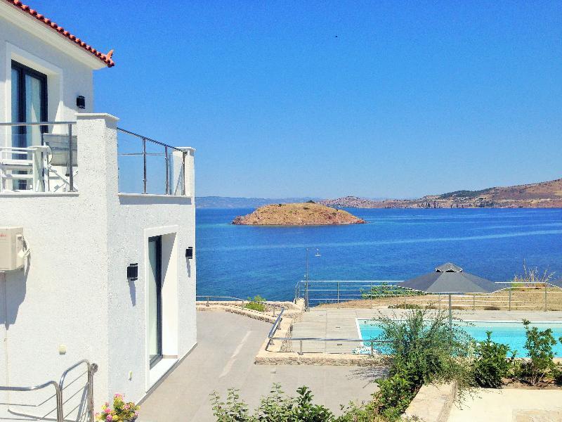 Eleia Seafront Rooms & Villas Petra  Ngoại thất bức ảnh