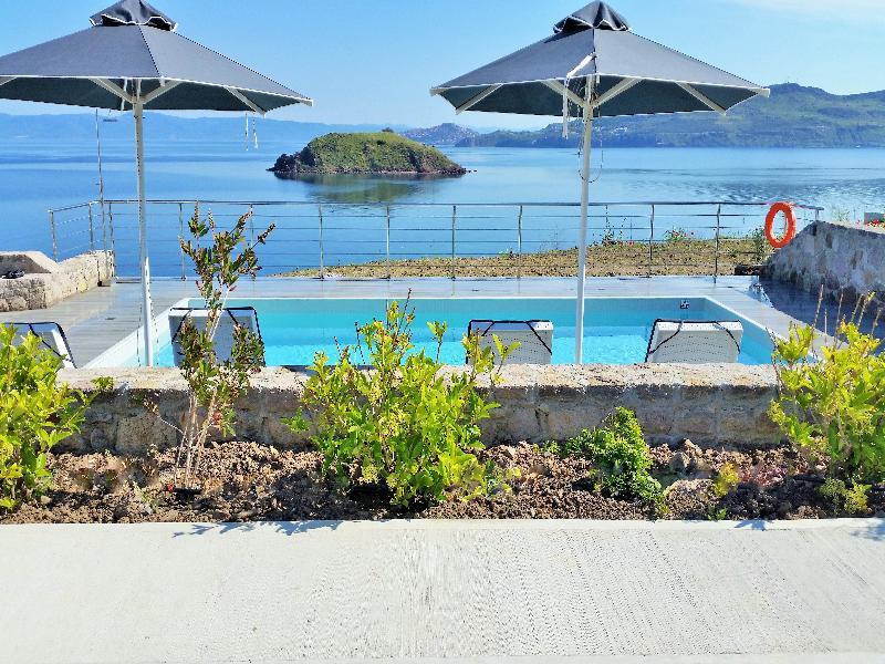 Eleia Seafront Rooms & Villas Petra  Ngoại thất bức ảnh