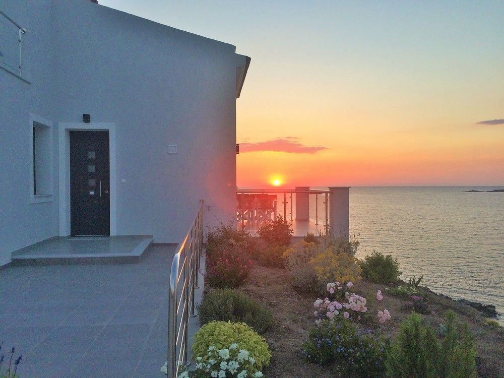 Eleia Seafront Rooms & Villas Petra  Ngoại thất bức ảnh
